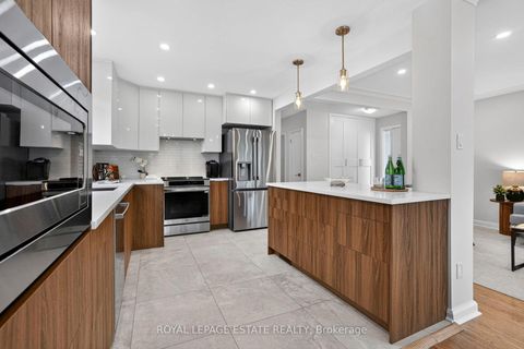 Photo 10 at 272 Searle Avenue, Bathurst Manor, Toronto