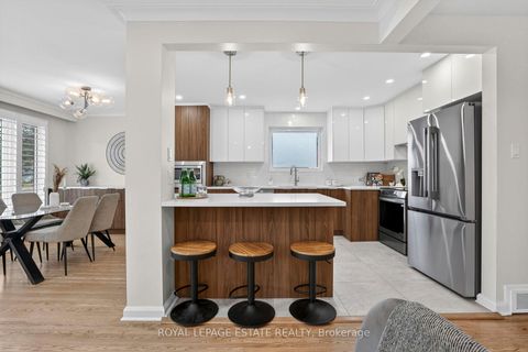 Photo 11 at 272 Searle Avenue, Bathurst Manor, Toronto