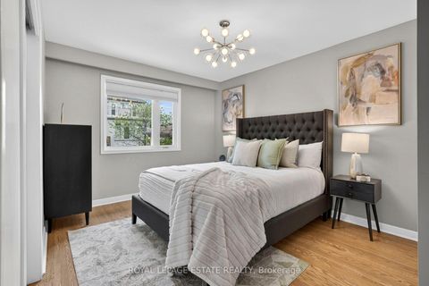 Photo 13 at 272 Searle Avenue, Bathurst Manor, Toronto