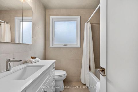 Photo 19 at 272 Searle Avenue, Bathurst Manor, Toronto