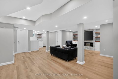 Photo 21 at 272 Searle Avenue, Bathurst Manor, Toronto