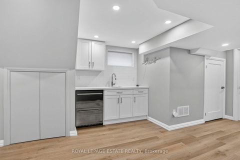 Photo 23 at 272 Searle Avenue, Bathurst Manor, Toronto