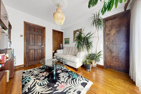 Photo 4 at 2 Faversham Crescent, West Deane, Toronto