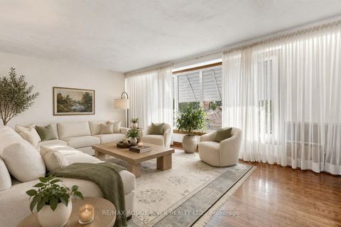 Photo 5 at 2 Faversham Crescent, West Deane, Toronto