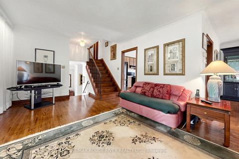 Photo 7 at 2 Faversham Crescent, West Deane, Toronto