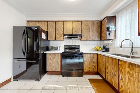 Photo 10 at 2 Faversham Crescent, West Deane, Toronto