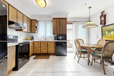 Photo 11 at 2 Faversham Crescent, West Deane, Toronto