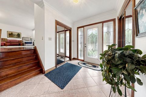Photo 15 at 2 Faversham Crescent, West Deane, Toronto