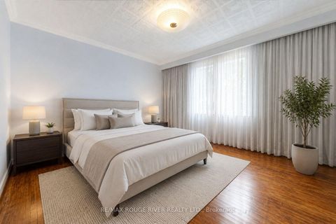 Photo 17 at 2 Faversham Crescent, West Deane, Toronto