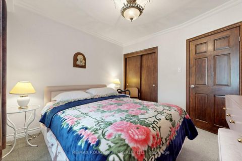 Photo 22 at 2 Faversham Crescent, West Deane, Toronto