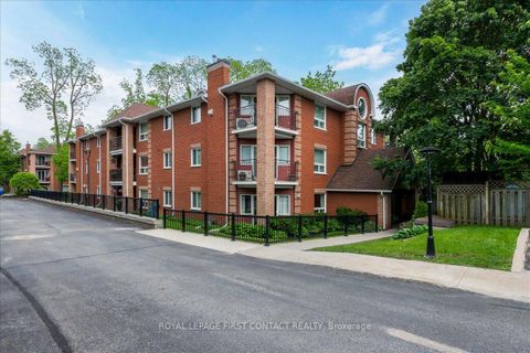 Photo 1 at 102 - 131 Clapperton Street, Wellington, Barrie