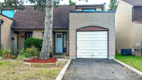 Photo 2 at 18 - 11 Livonia Place, Morningside, Toronto
