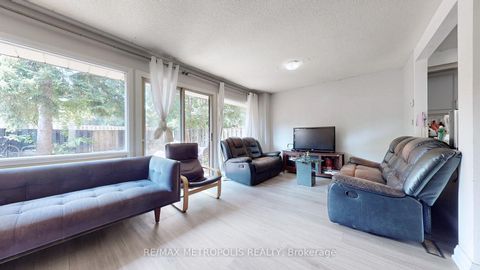 Photo 3 at 18 - 11 Livonia Place, Morningside, Toronto