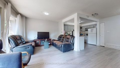 Photo 5 at 18 - 11 Livonia Place, Morningside, Toronto
