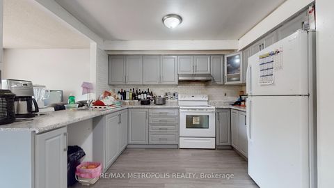 Photo 10 at 18 - 11 Livonia Place, Morningside, Toronto