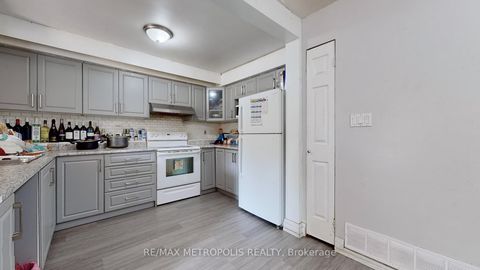 Photo 11 at 18 - 11 Livonia Place, Morningside, Toronto