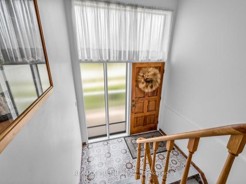 Photo 2 at 12 Goldcrest Boulevard, Rustic, Toronto