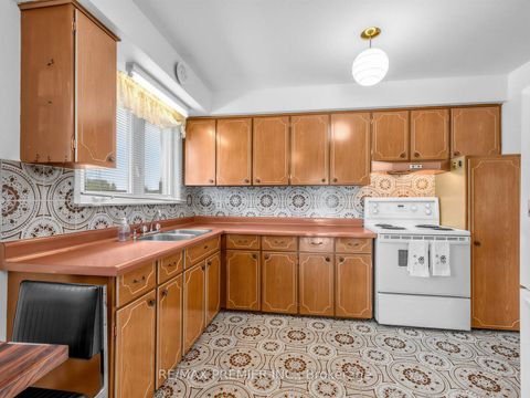 Photo 6 at 12 Goldcrest Boulevard, Rustic, Toronto