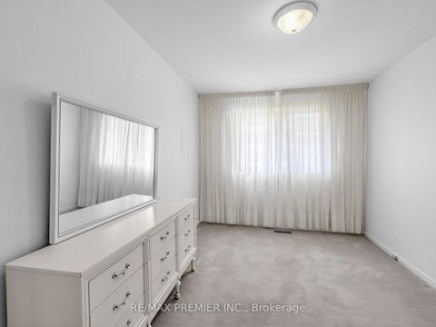 Photo 12 at 12 Goldcrest Boulevard, Rustic, Toronto