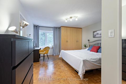 Photo 3 at 6 Markburn Court, West Deane, Toronto