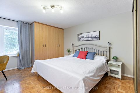 Photo 4 at 6 Markburn Court, West Deane, Toronto