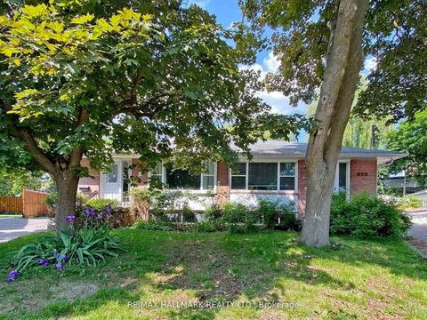 Photo 3 at 16 Dunboyne Court, Branson, Toronto