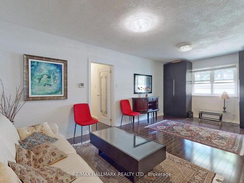 Photo 5 at 16 Dunboyne Court, Branson, Toronto