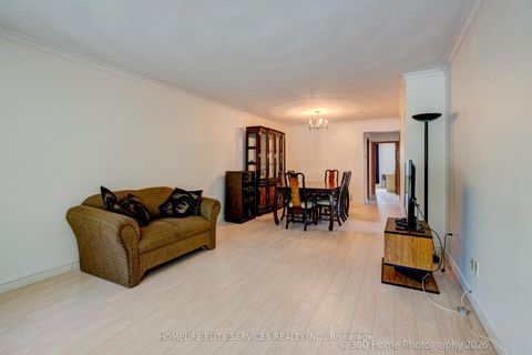Photo 6 at 69 Castlebury Crescent, Steeles, Toronto