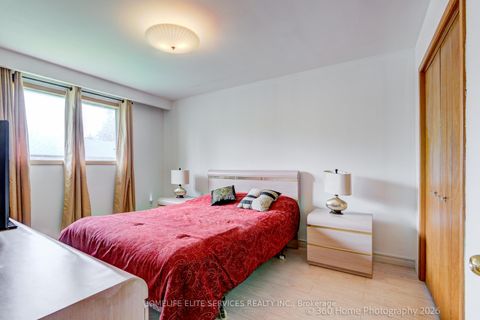 Photo 11 at 69 Castlebury Crescent, Steeles, Toronto