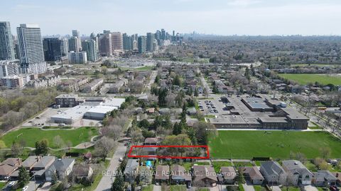 Photo 5 at 8 Fargo Avenue, Newtonbrook West, Toronto