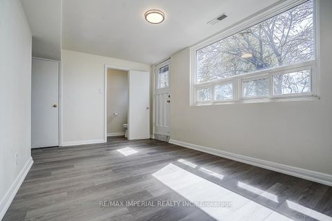 Photo 36 at 8 Fargo Avenue, Newtonbrook West, Toronto