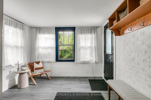 Photo 2 at 30 Chaplin Crescent, Eglinton, Toronto