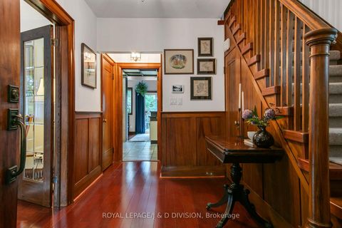 Photo 3 at 30 Chaplin Crescent, Eglinton, Toronto