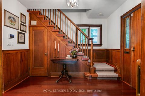Photo 4 at 30 Chaplin Crescent, Eglinton, Toronto