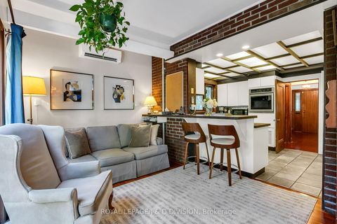 Photo 10 at 30 Chaplin Crescent, Eglinton, Toronto