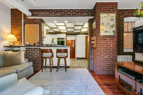 Photo 11 at 30 Chaplin Crescent, Eglinton, Toronto