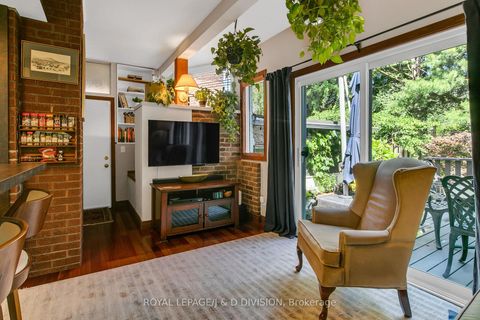 Photo 12 at 30 Chaplin Crescent, Eglinton, Toronto