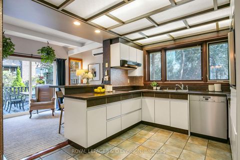 Photo 16 at 30 Chaplin Crescent, Eglinton, Toronto