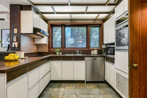 Photo 19 at 30 Chaplin Crescent, Eglinton, Toronto