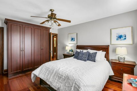 Photo 27 at 30 Chaplin Crescent, Eglinton, Toronto