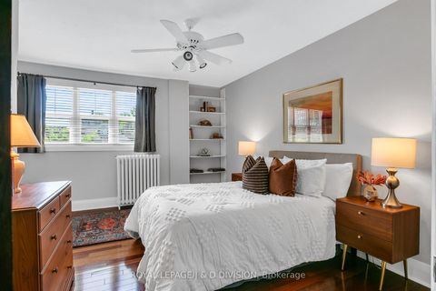 Photo 28 at 30 Chaplin Crescent, Eglinton, Toronto