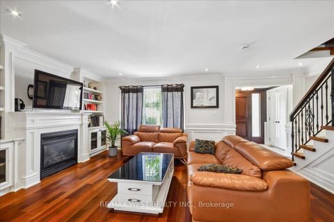 Photo 2 at 11 Hillcroft Drive, City Centre West, Toronto