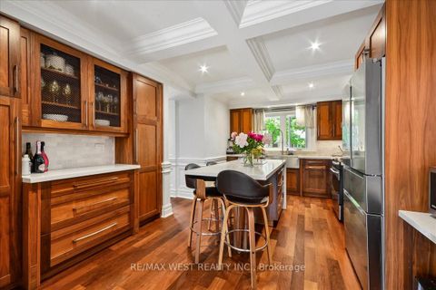 Photo 3 at 11 Hillcroft Drive, City Centre West, Toronto