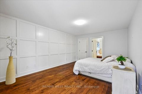 Photo 9 at 11 Hillcroft Drive, City Centre West, Toronto