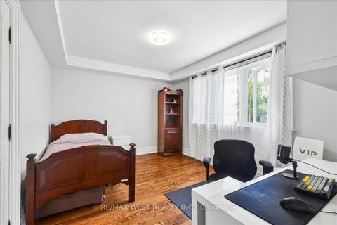 Photo 11 at 11 Hillcroft Drive, City Centre West, Toronto