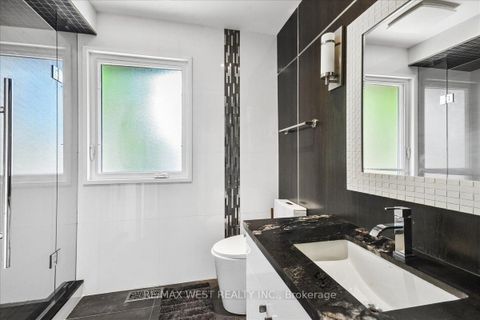 Photo 12 at 11 Hillcroft Drive, City Centre West, Toronto
