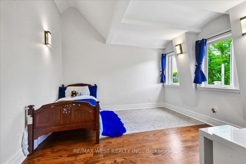Photo 13 at 11 Hillcroft Drive, City Centre West, Toronto