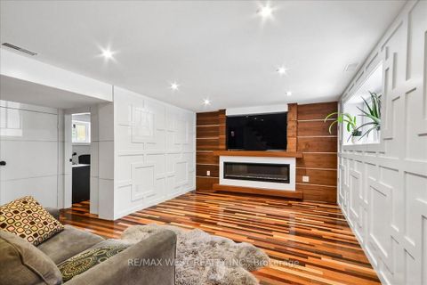Photo 16 at 11 Hillcroft Drive, City Centre West, Toronto