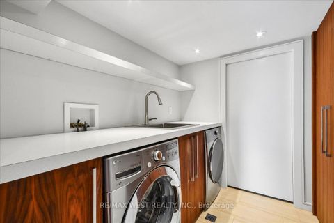 Photo 18 at 11 Hillcroft Drive, City Centre West, Toronto