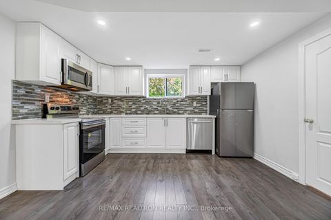 Photo 30 at 104 Waterloo Avenue, Bathurst Manor, Toronto